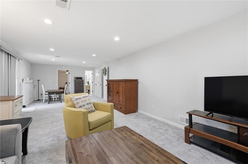 10661 Riggs Dr, Overland Park, KS 66212