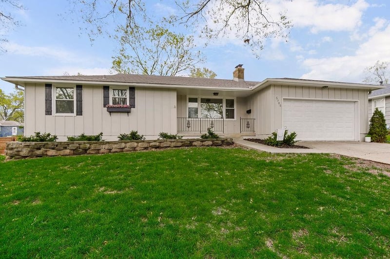 5705 78th St, Prairie Village, KS 66208