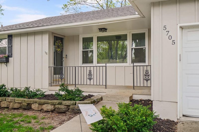 5705 78th St, Prairie Village, KS 66208