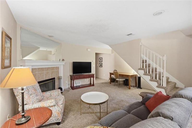 5554 Sunrise Meadow Ln, Lee's Summit, MO 64064