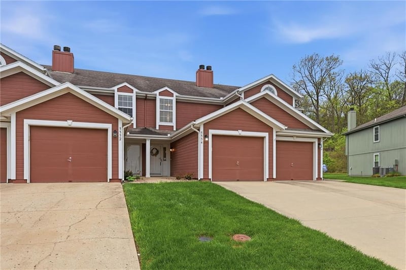 5554 Sunrise Meadow Ln, Lee's Summit, MO 64064