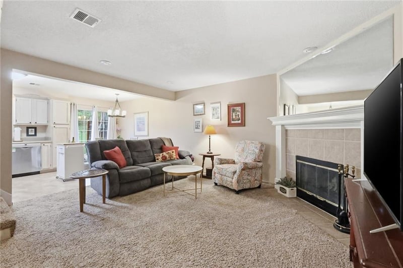 5554 Sunrise Meadow Ln, Lee's Summit, MO 64064