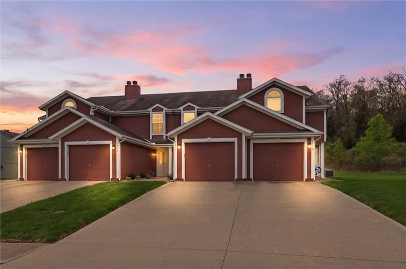 5554 Sunrise Meadow Ln, Lee's Summit, MO 64064