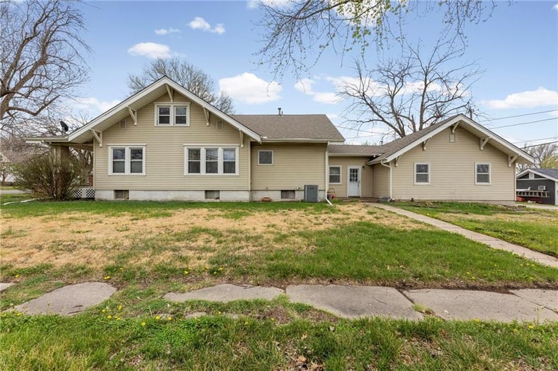 602 Oak St, Wellsville, KS 66092
