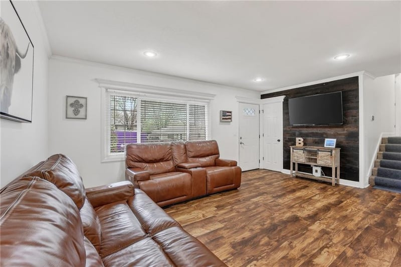 1604 67th St, Kansas City, MO 64118