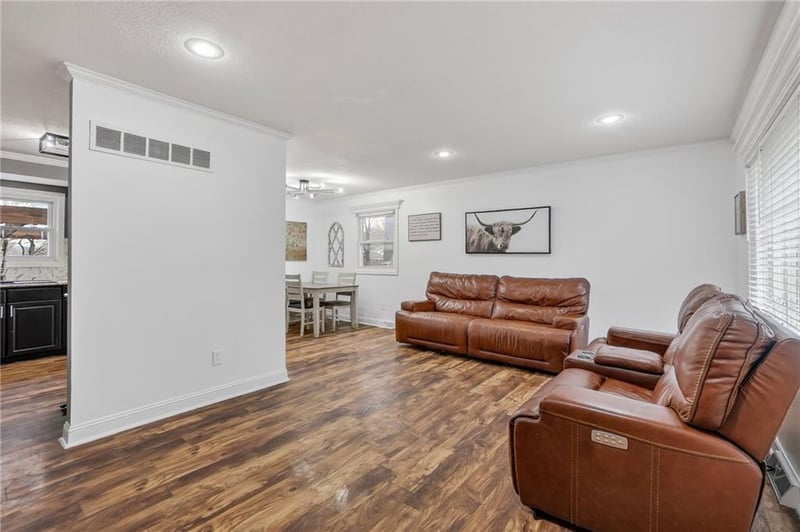 1604 67th St, Kansas City, MO 64118