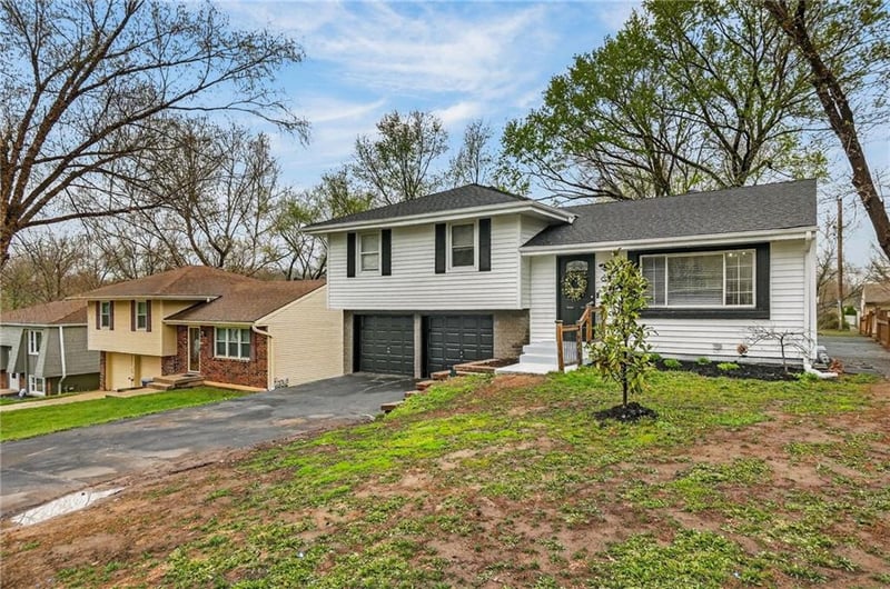 1604 67th St, Kansas City, MO 64118