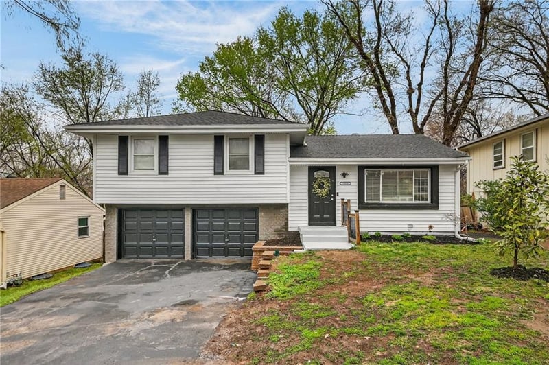 1604 67th St, Kansas City, MO 64118