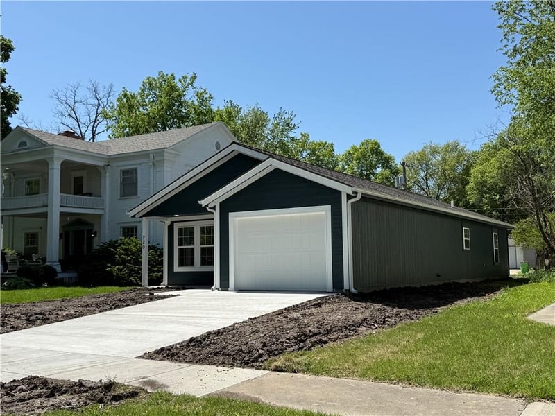 220 Locust St, Ottawa, KS 66067