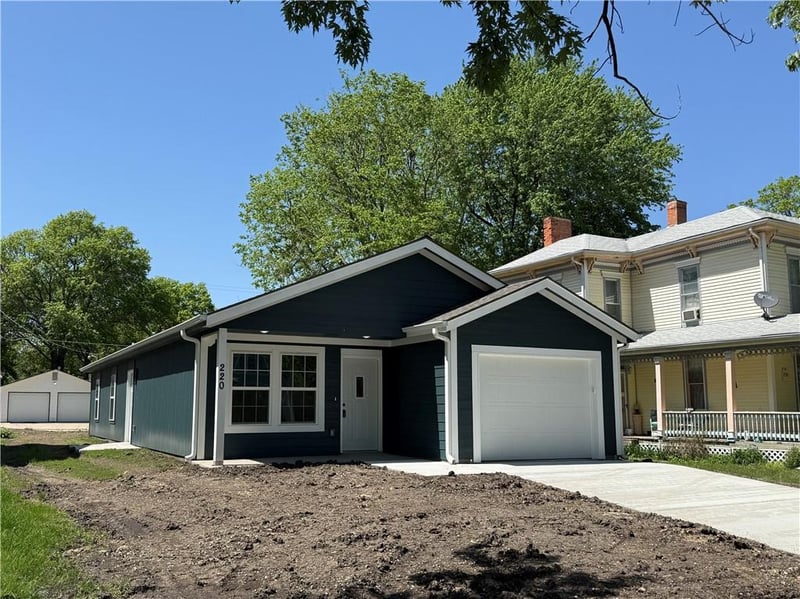220 Locust St, Ottawa, KS 66067