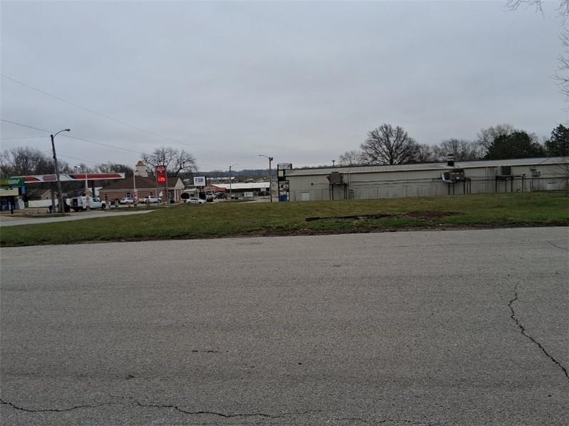 1402 9th St, Trenton, MO 64683