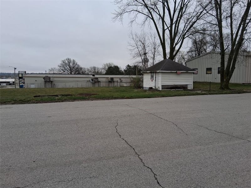 1402 9th St, Trenton, MO 64683