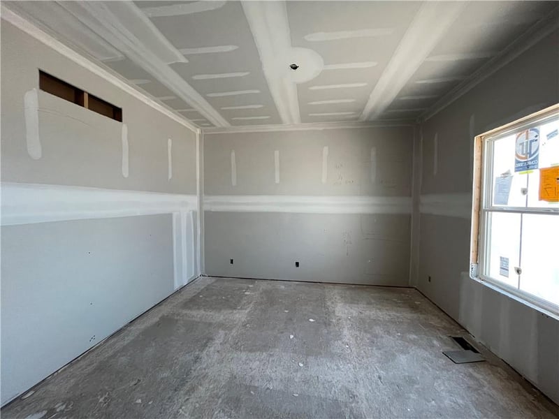 517 Bentwater Dr, Raymore, MO 64083