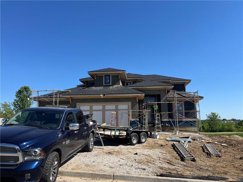 517 Bentwater Dr, Raymore, MO 64083