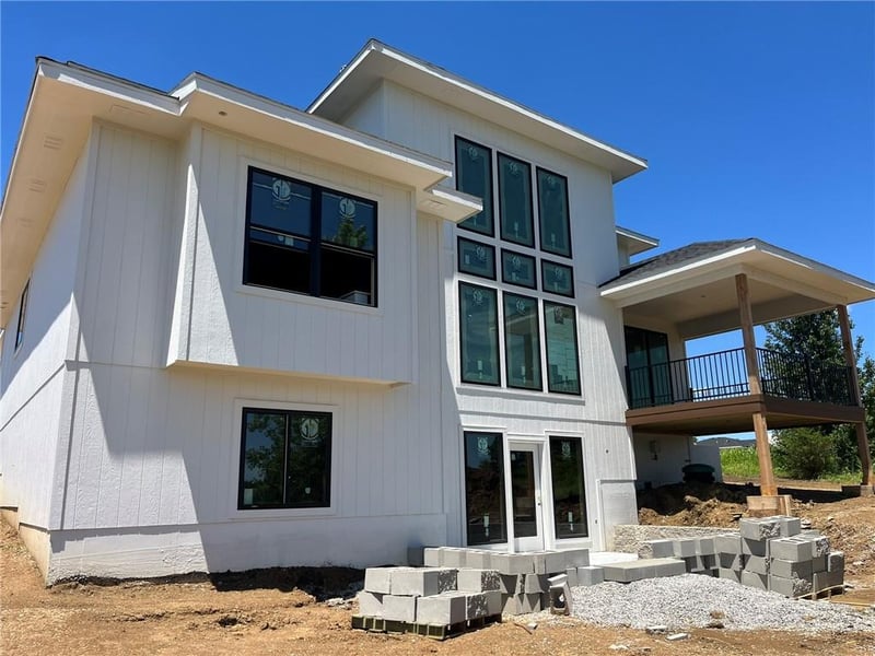 517 Bentwater Dr, Raymore, MO 64083
