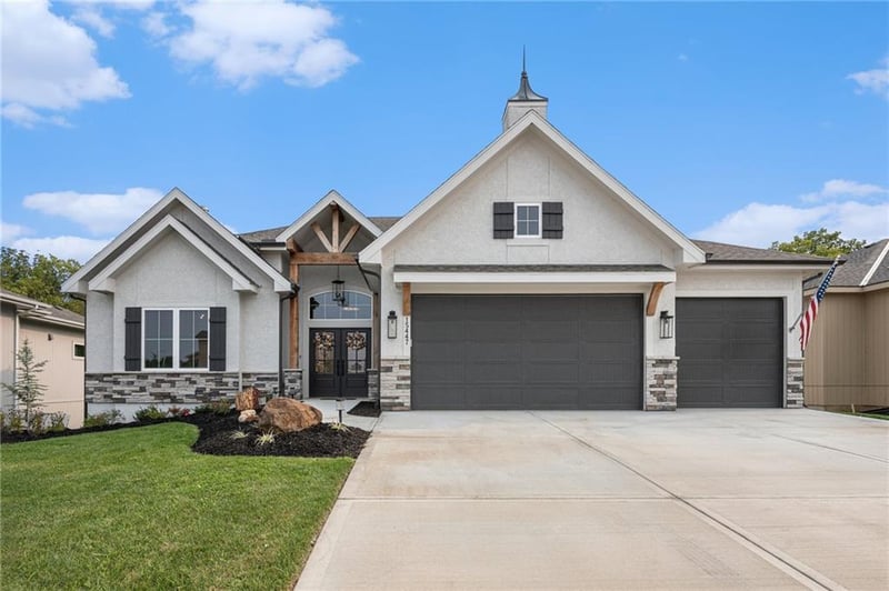 15447 W 168th Pl, Olathe, KS 66062