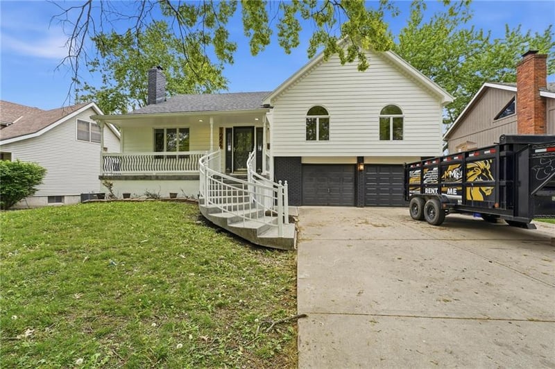 1226 Jamestown Dr, Olathe, KS 66062