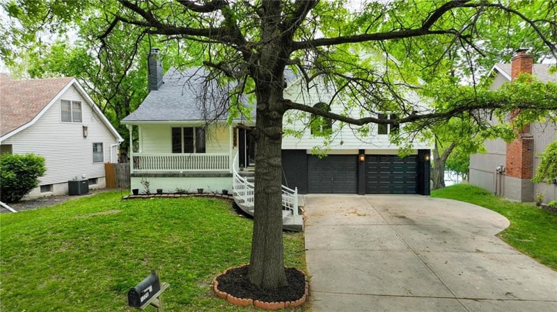 1226 Jamestown Dr, Olathe, KS 66062