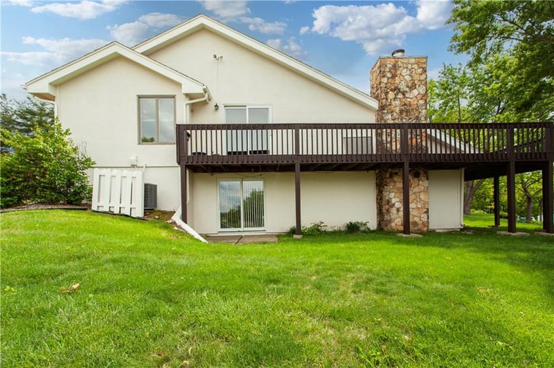 414 Point Dr, Lee's Summit, MO 64064