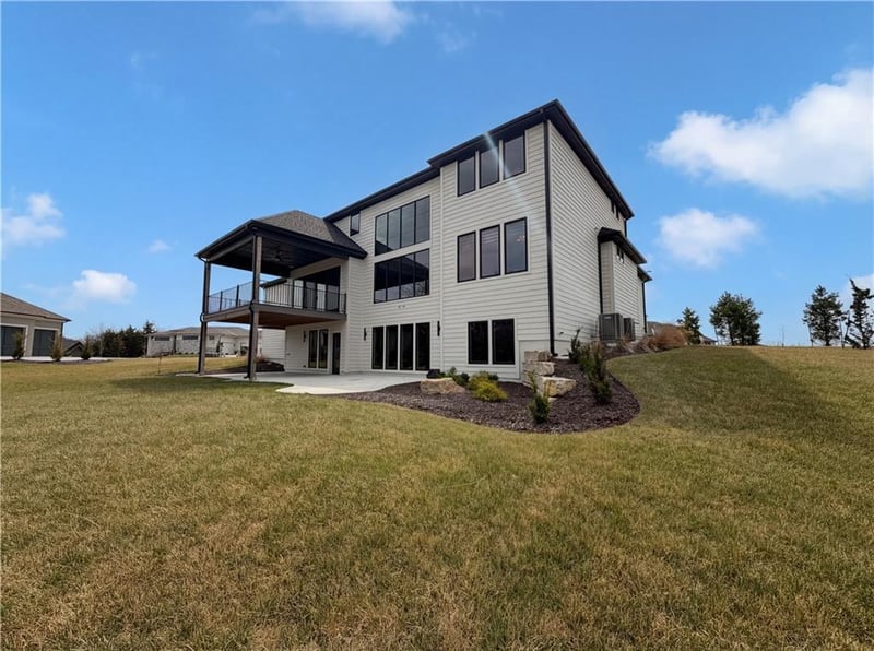 25090 106th Ct, Olathe, KS 66061