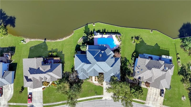 1227 Pembrooke Dr, Warrensburg, MO 64093