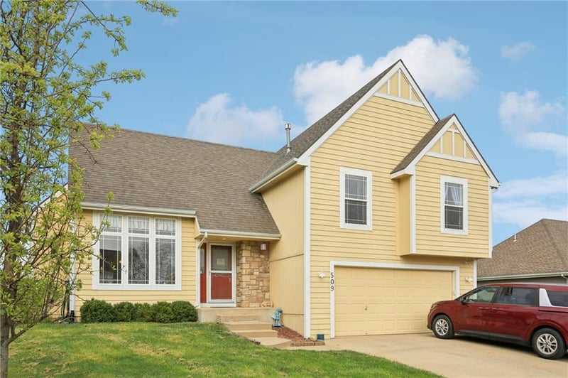 509 Heritage Dr, Baldwin City, KS 66006