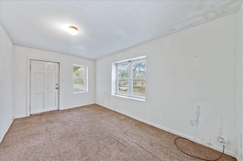 2131 81st St, Kansas City, MO 64132