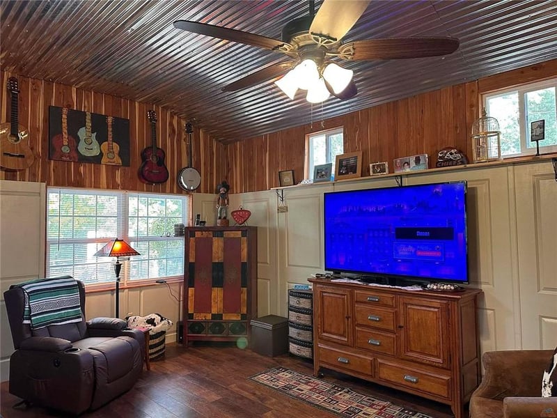 10910 Watchtower Ln, Warsaw, MO 65355