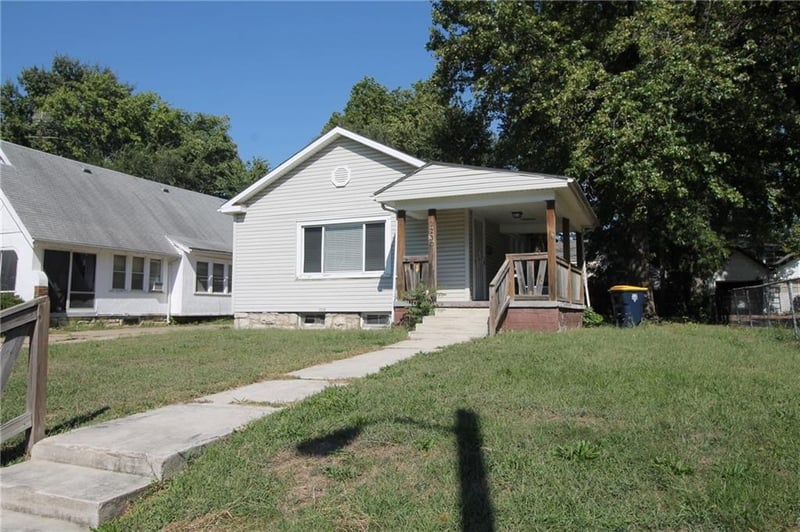 2230 67th Ter, Kansas City, MO 64132