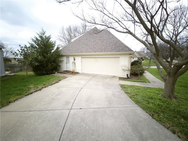 901 96th Ter, Kansas City, MO 64155