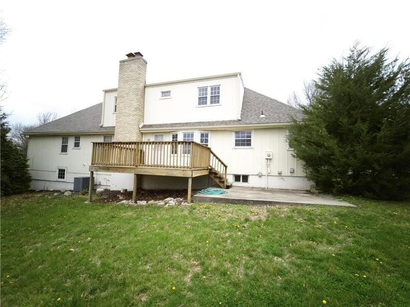 901 96th Ter, Kansas City, MO 64155