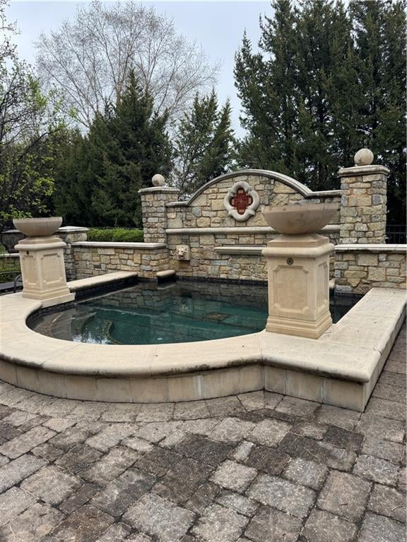 10320 142nd St, Overland Park, KS 66221