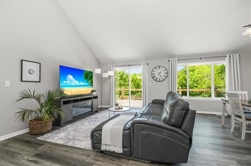 1817 Gatewood Dr, Lee's Summit, MO 64086