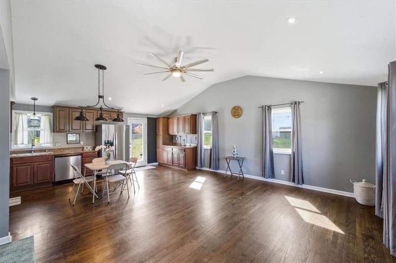 818 84 Dr, Kansas City, KS 66112