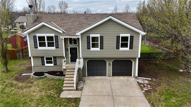 33124 87th Ter, De Soto, KS 66018