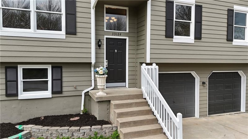 33124 87th Ter, De Soto, KS 66018