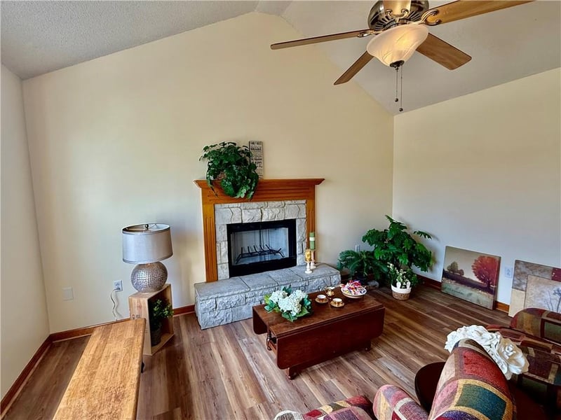 33124 87th Ter, De Soto, KS 66018