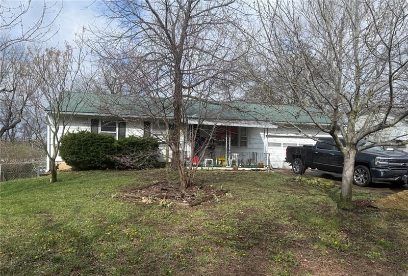 1102 Farview Dr, Independence, MO 64056