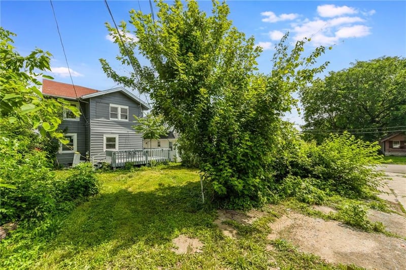 2219 Meyer Blvd, Kansas City, MO 64132