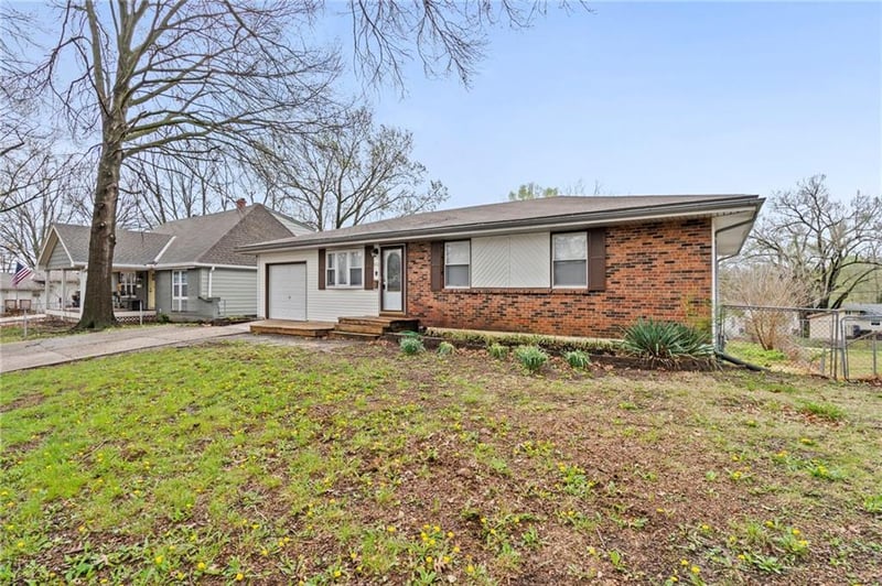 8141 52nd St, Kansas City, MO 64119