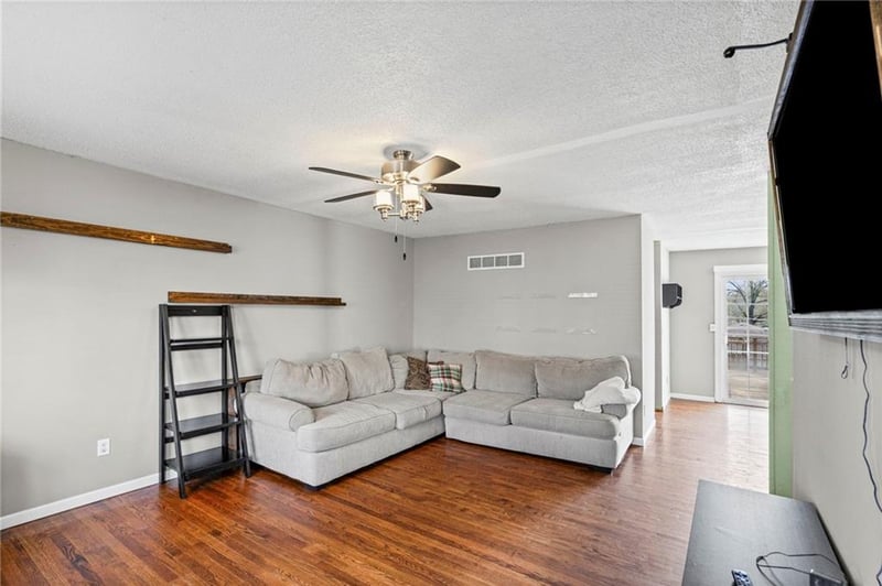 8141 52nd St, Kansas City, MO 64119