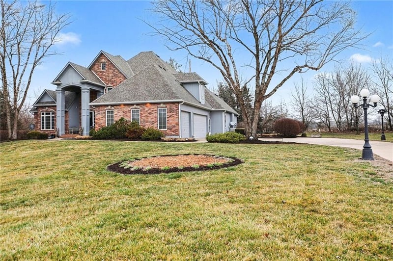 4 Orchard Pl, Harrisonville, MO 64701