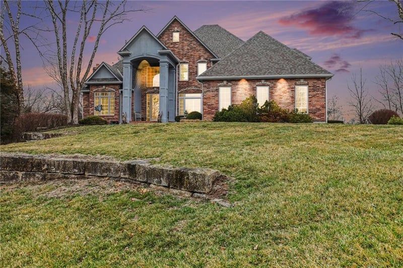 4 Orchard Pl, Harrisonville, MO 64701