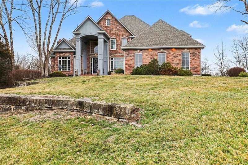 4 Orchard Pl, Harrisonville, MO 64701