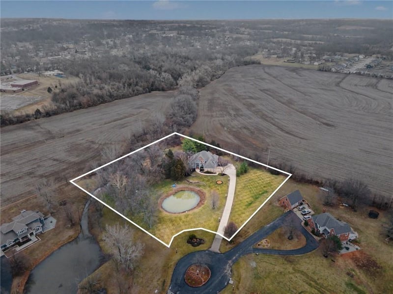 4 Orchard Pl, Harrisonville, MO 64701