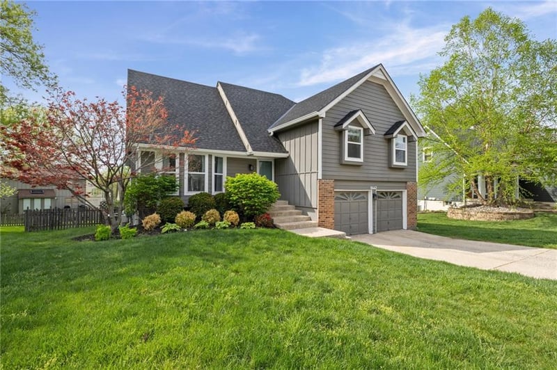 8442 Darnell St, Lenexa, KS 66215