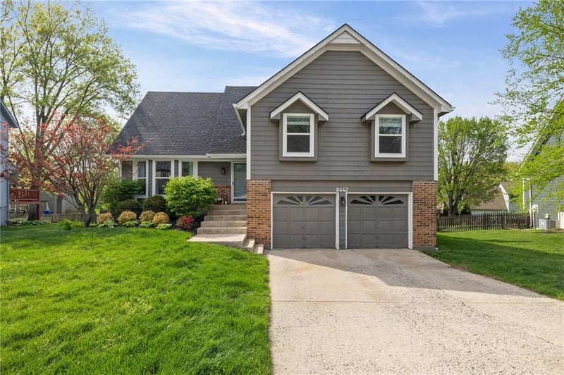 8442 Darnell St, Lenexa, KS 66215