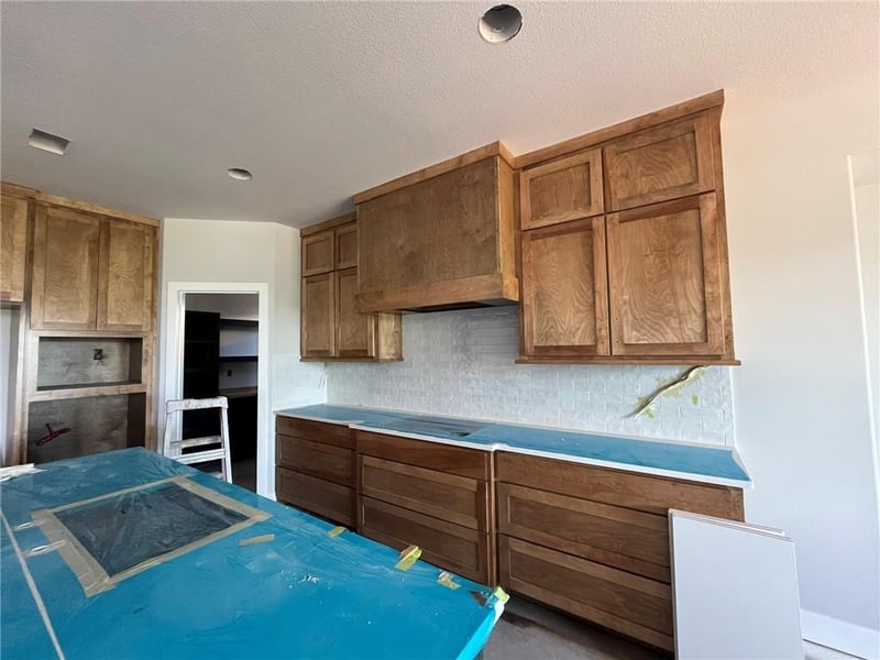 510 Bentwater Dr, Raymore, MO 64083