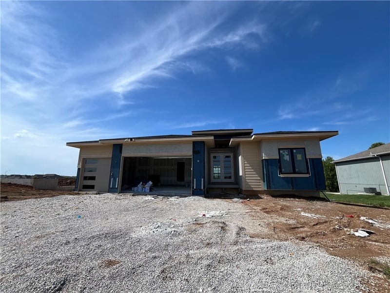 510 Bentwater Dr, Raymore, MO 64083