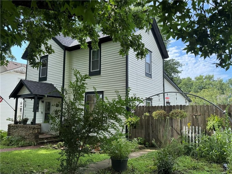 303 Wea St, Paola, KS 66071